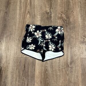 Vuori Black Floral Pattern Shorts